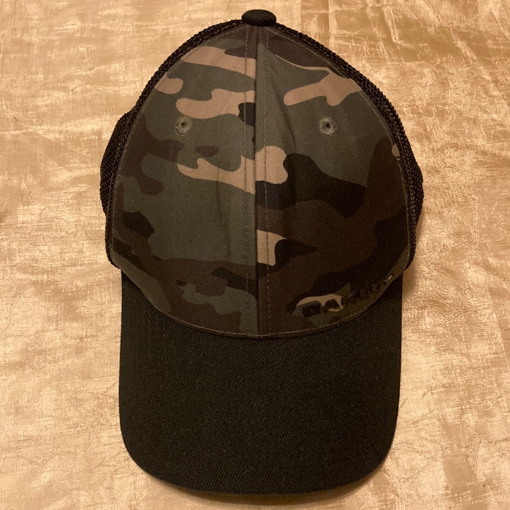 Oakley Mesh Trucker Fitted Hat